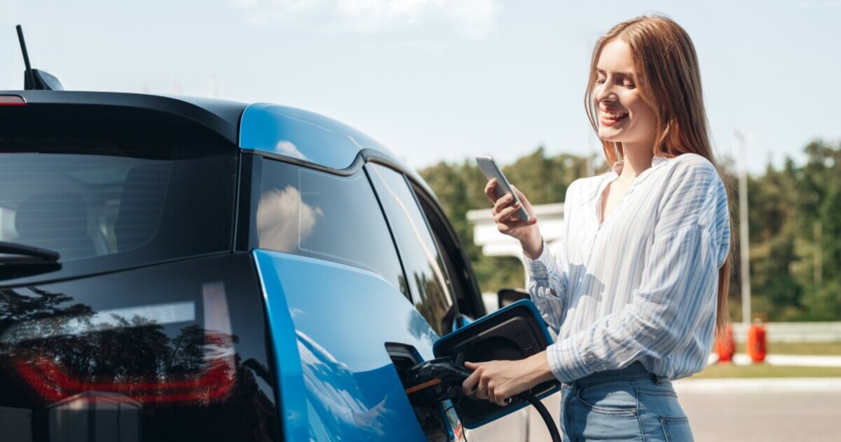 E- oder Hybridauto nachhaltig und richtig absichern